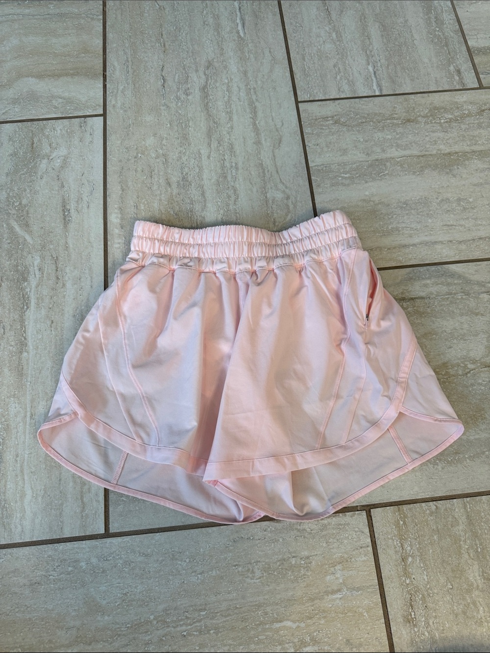 Lululemon Track That Mid-Rise Lined
Short 5" Strawberry Milkshake Size 6 - Picture 3 of 16